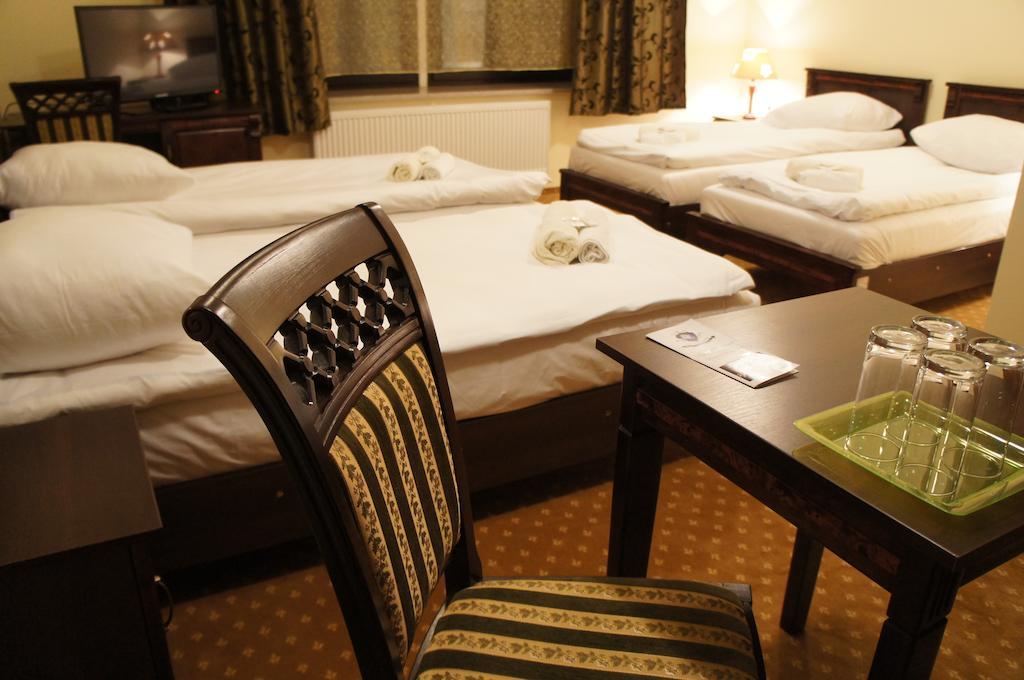 Dworska Elektrownia Hotel Kędzierzyn-Koźle Quarto foto